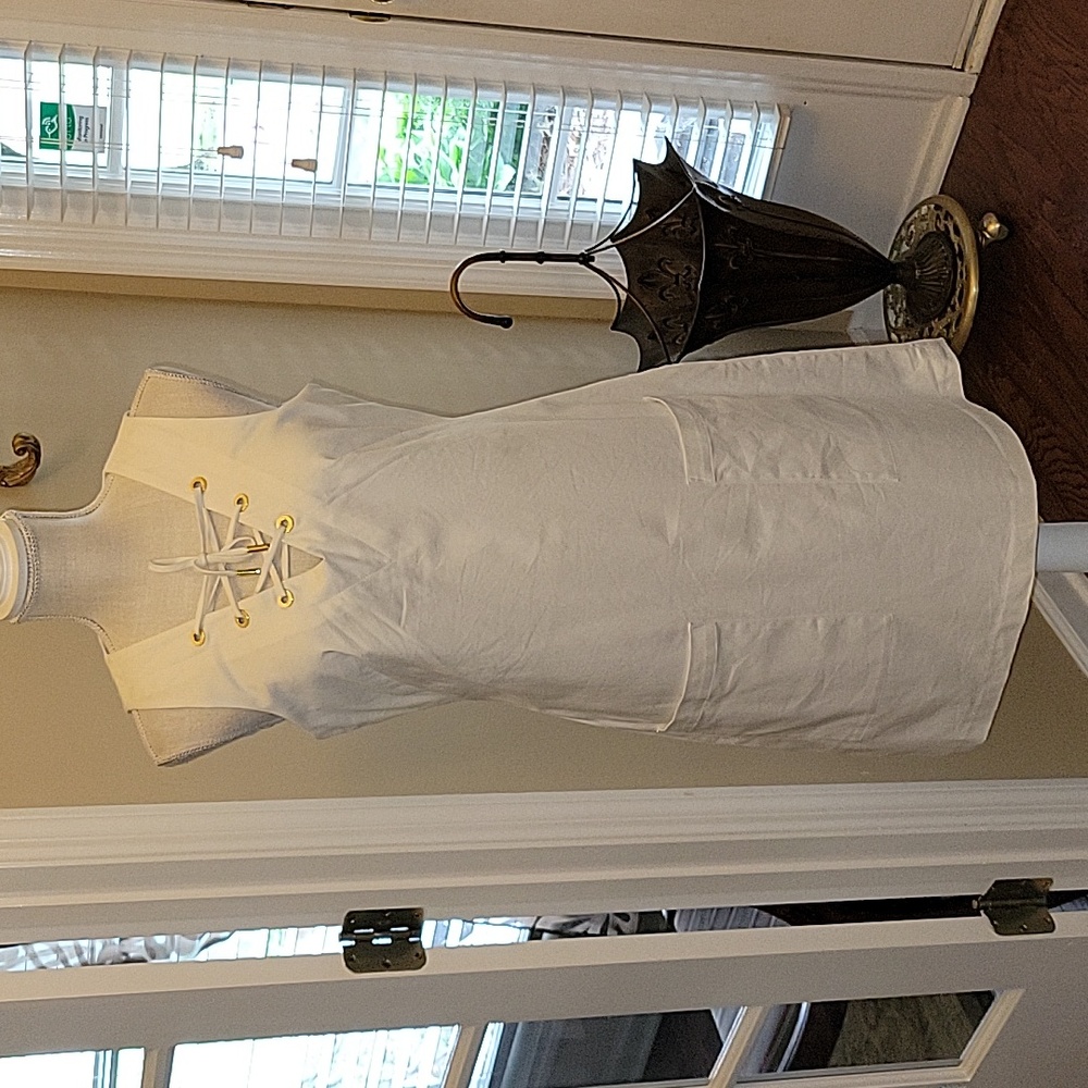 Calvin Klein white sleeveless dress laceup bodice gold trim Vneck stretch 8 EUC…